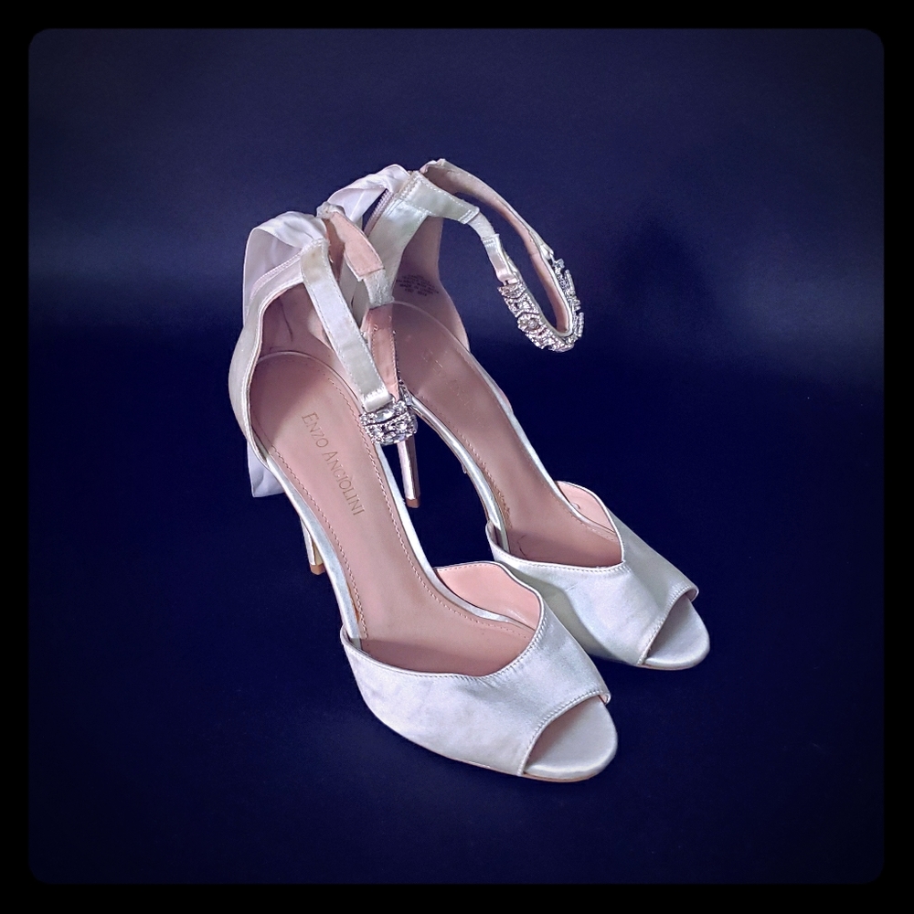 Stunning satin zip and bow back peep toe pumps